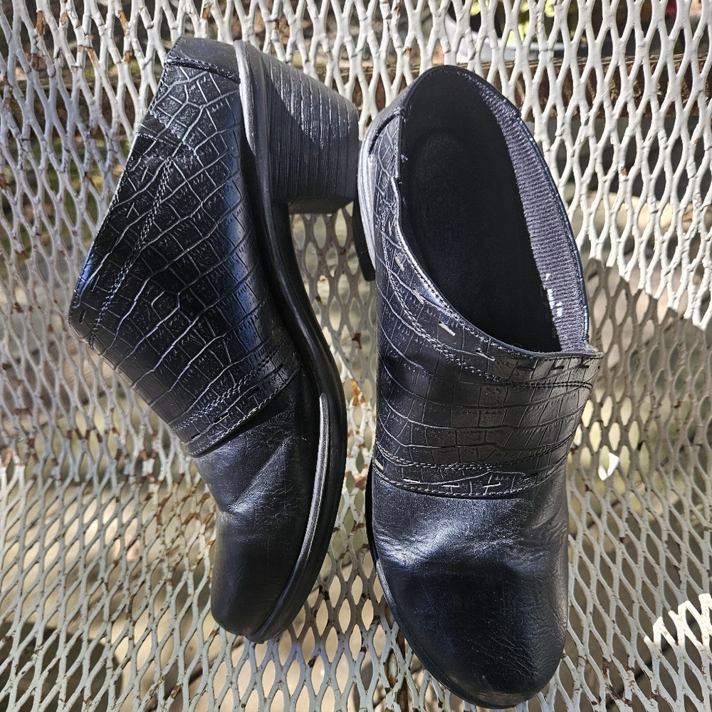 ππ3/20ππElegant Black Ankle Booties - Picture 2 of 5